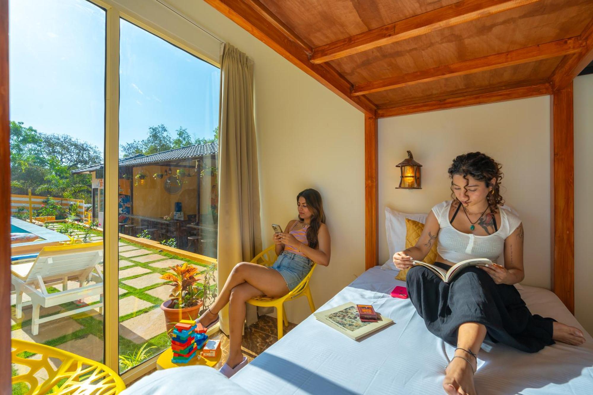 The Social Stays Goa, Morjim Formerly Artbuzz Luaran gambar